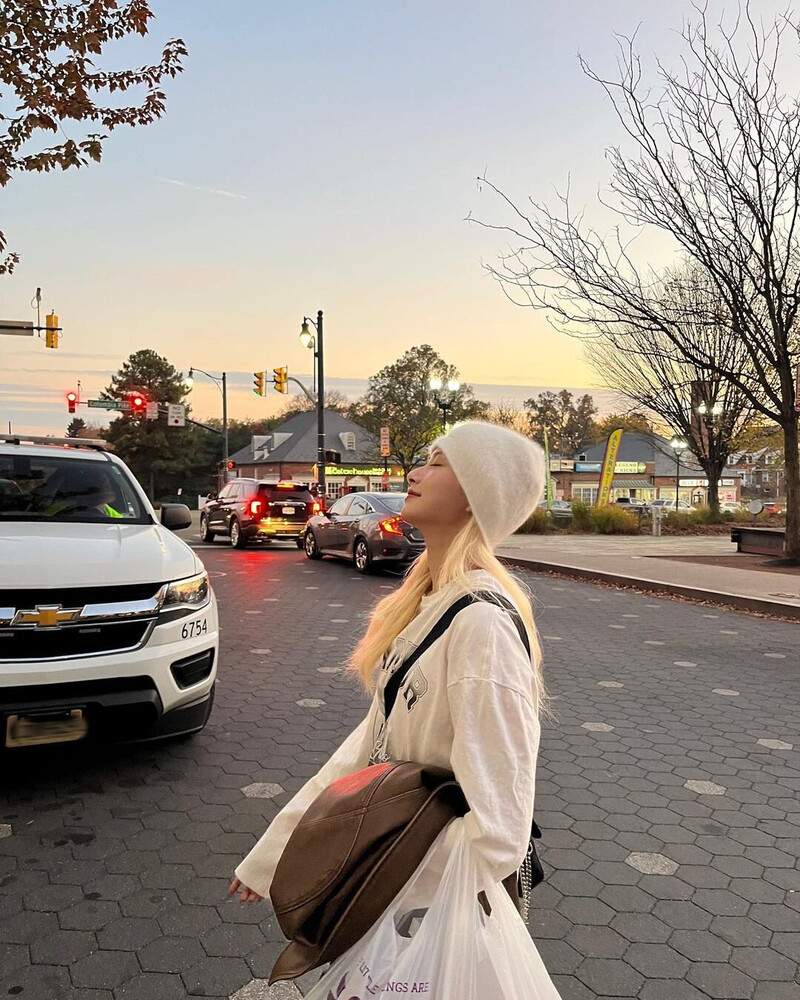 231113 EVERGLOW Yiren Instagram Update documents 3