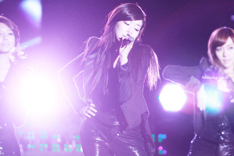 111002 Girls' Generation Tiffany at Busan Power Concert documents 6