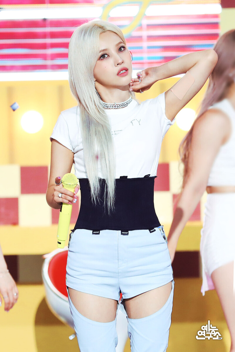 210710 Soyeon - 'Beam Beam' at Music Core documents 3