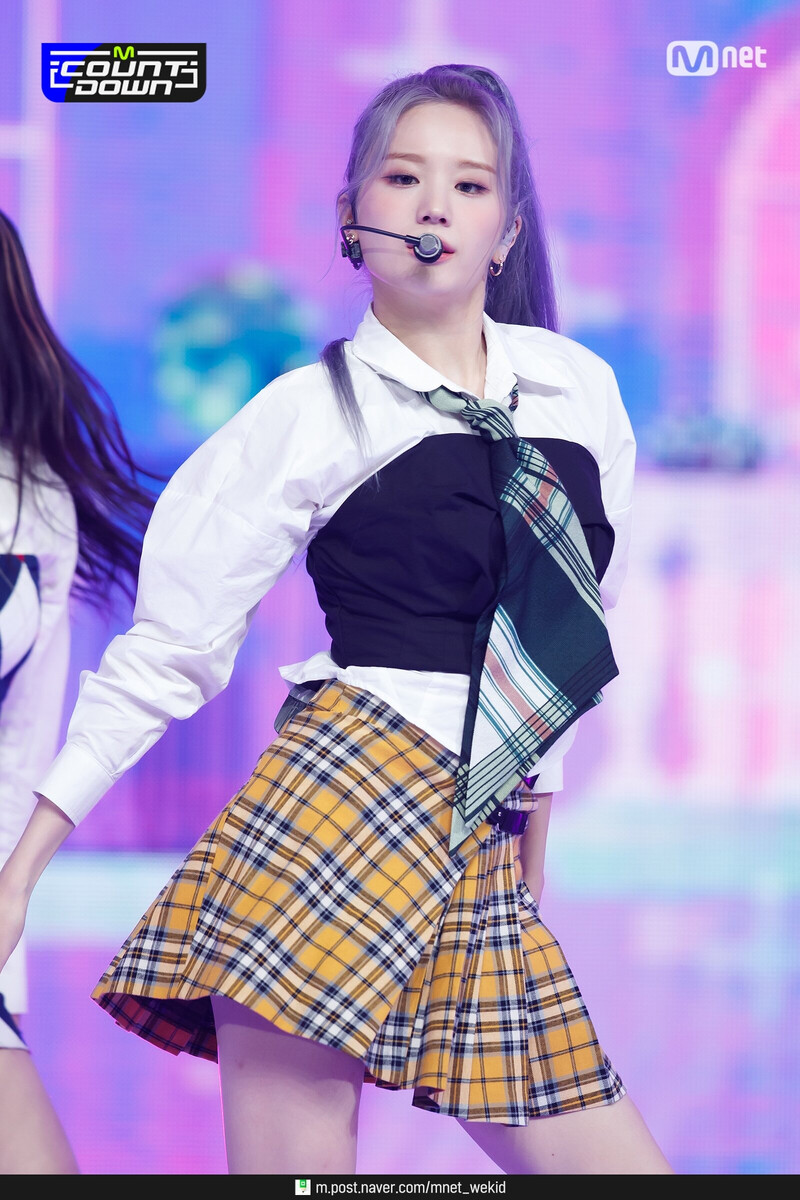 210909 fromis_9 - 'Talk & Talk' at M Countdown documents 10