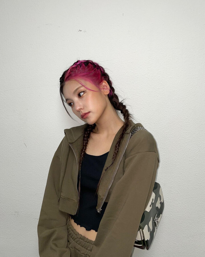 211026 ITZY Instagram Update - Yeji documents 6