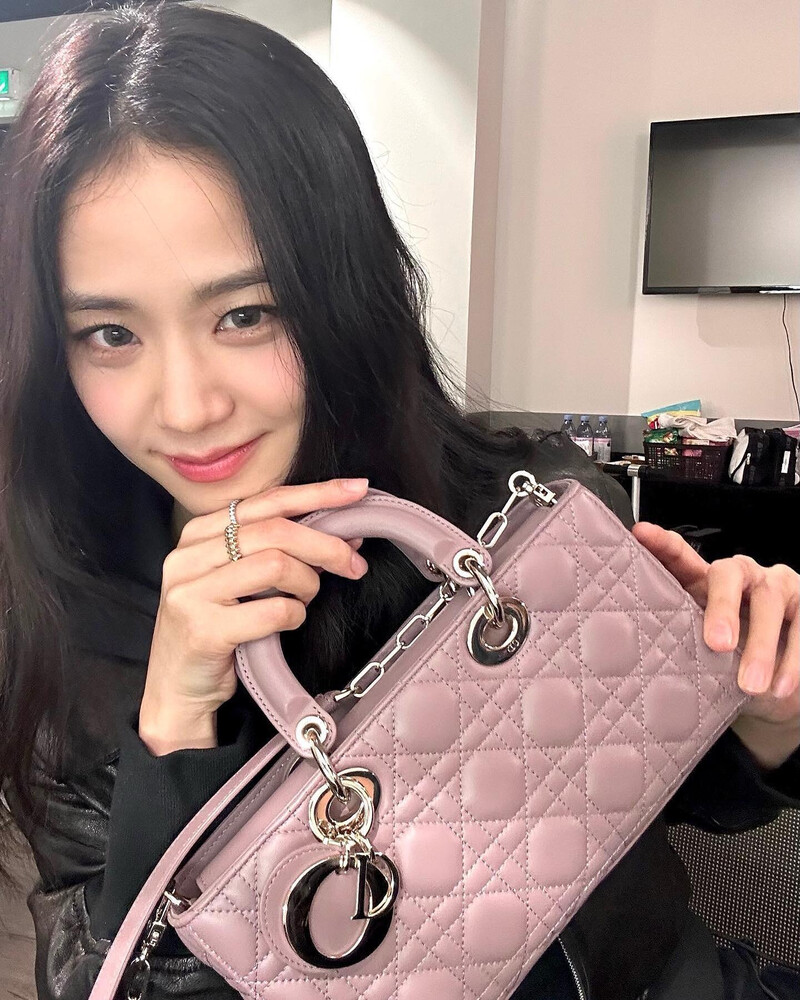 221227 BLACKPINK Jisoo Instagram Update documents 1