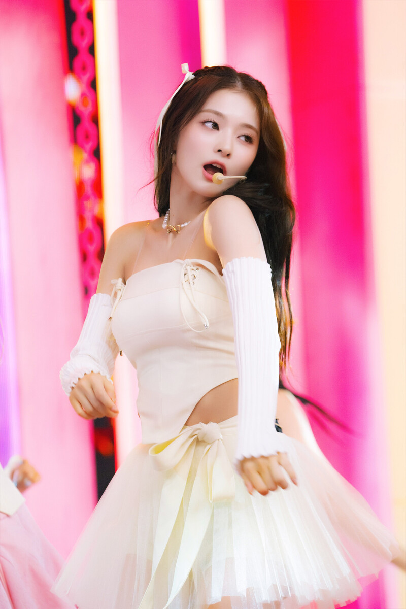 230611 fromis_9 Nagyung - ‘#menow’ at Inkigayo documents 2