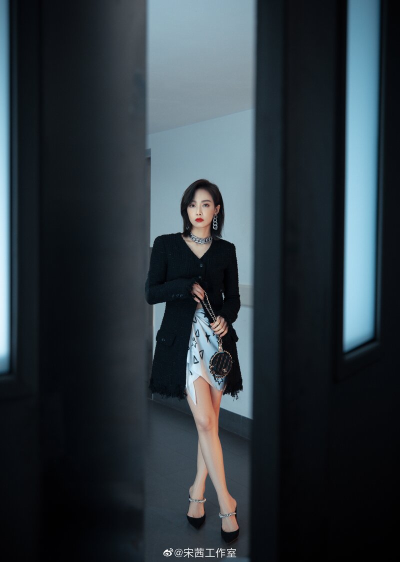 Victoria for Elle Style Awards documents 7