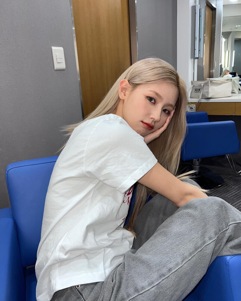 221015 (G)I-DLE Miyeon Instagram Update documents 8