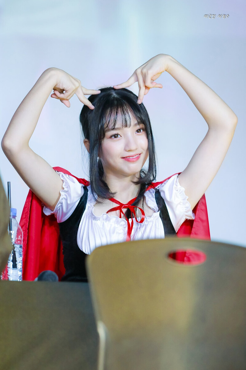 191027 Yeseo @ Haloween Fansign documents 8
