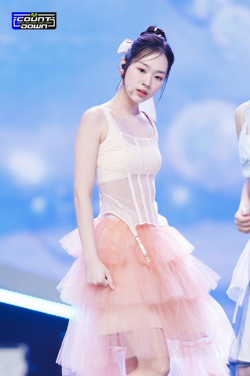 230504 +(KR)ystal eyes - 'Cherry Talk' on M COUNTDOWN documents 22