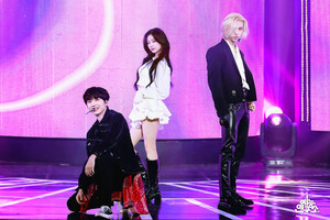 201107 Minju, Chani & Hyunjin at Music Core (MBC Naver Update)