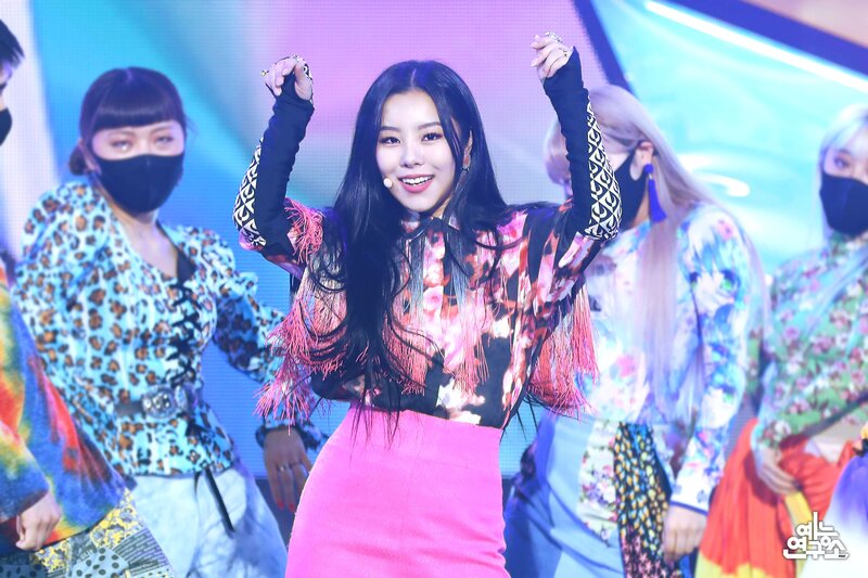 210427 Whee In - 'water color' at Music Core documents 4