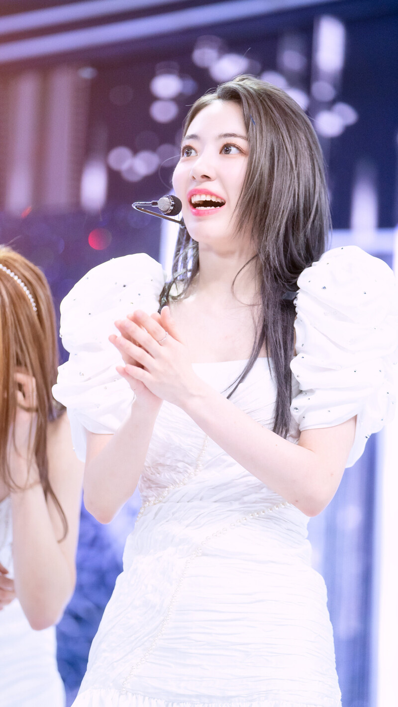 220508 LE SSERAFIM Sakura - 'FEARLESS' at Inkigayo documents 1