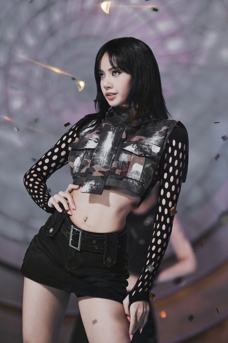220828 BLACKPINK Lisa - 'Pink Venom' at Inkigayo documents 14
