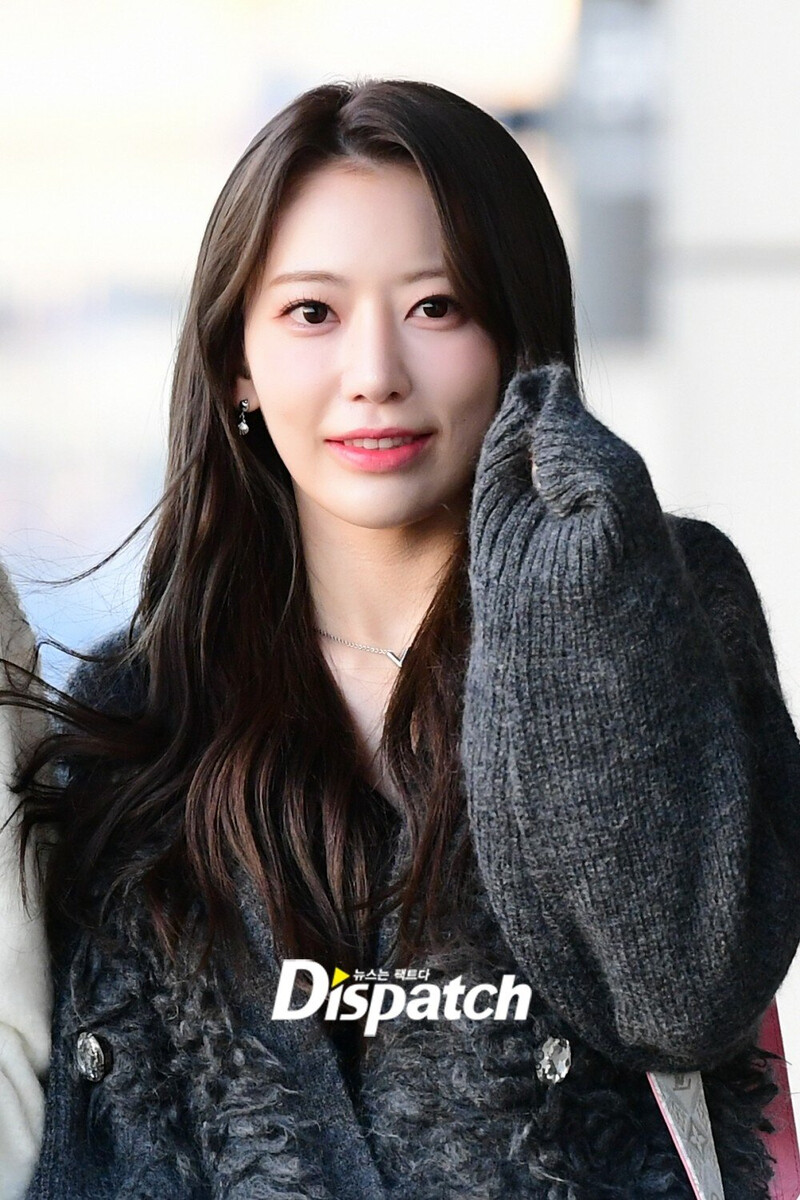 221127 LE SSERAFIM Sakura - GMP Airport Departure | kpopping