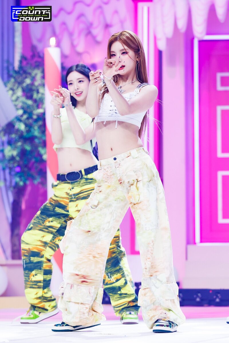 230803 - ITZY 'CAKE' at M COUNTDOWN documents 30