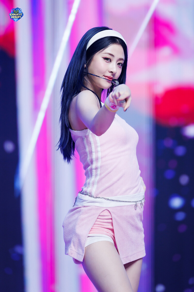 240912 LE SSERAFIM Yunjin - 'CRAZY' at M COUNTDOWN documents 1