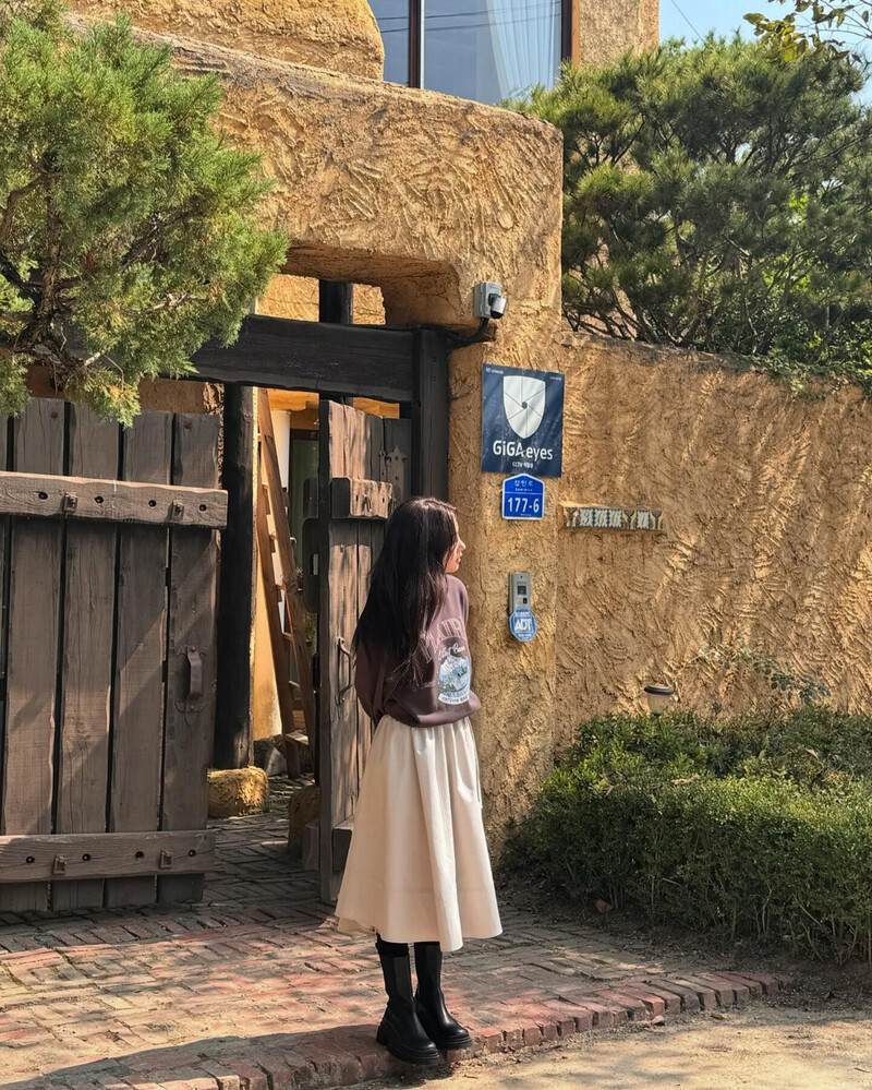 241018 Chaeyeon Instragram Update documents 8