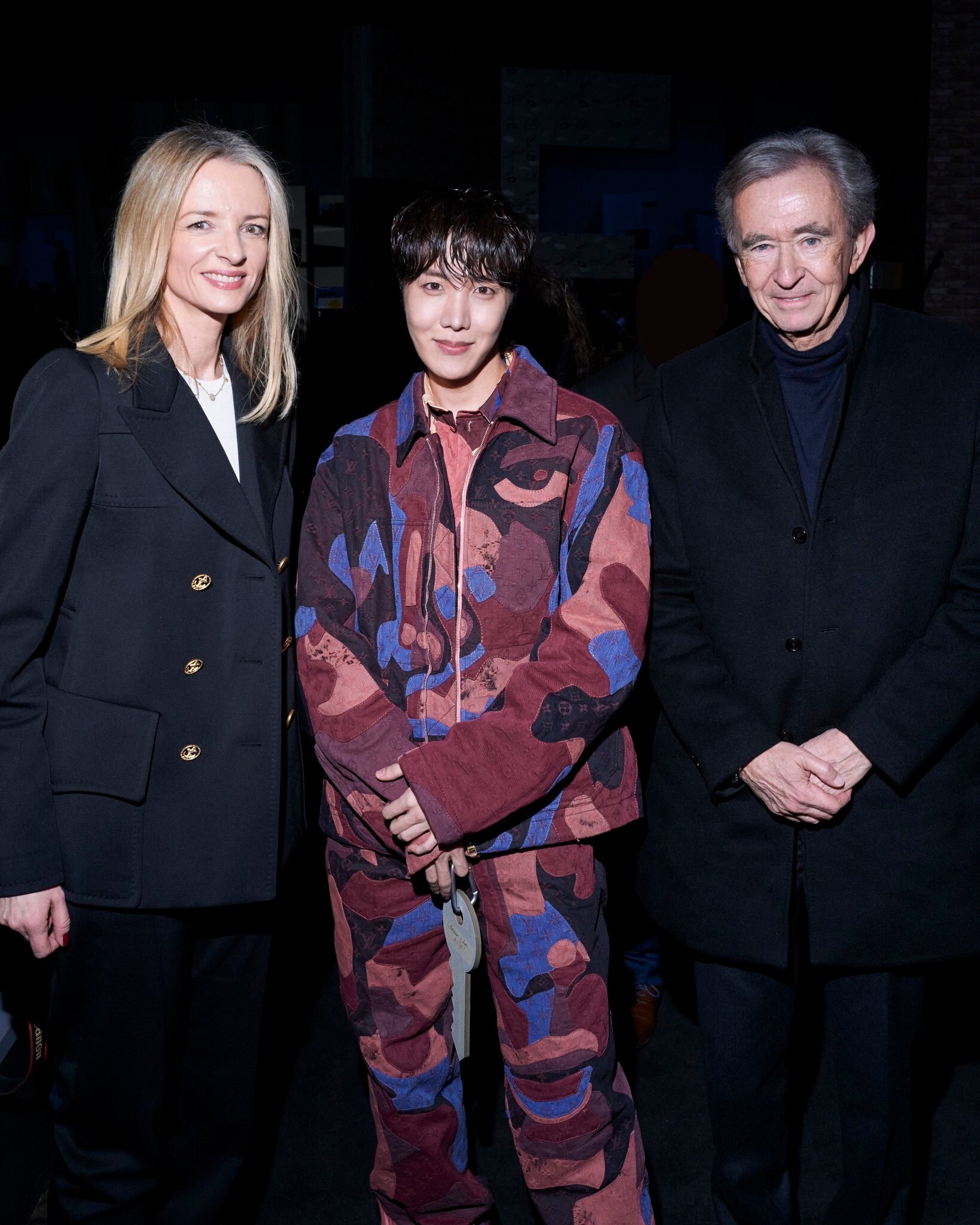 📸 PHOTOS] #Jhope at Louis Vuitton 2023 Fashion Show