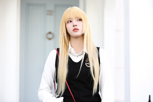 240304 High Up Naver Post - STAYC Yoon - 'London STAY' Photobook Shoot Behind