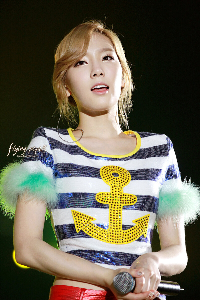 120115 Girls' Generation Taeyeon at 2011 Girls' Generation Tour in Hong Kong documents 15