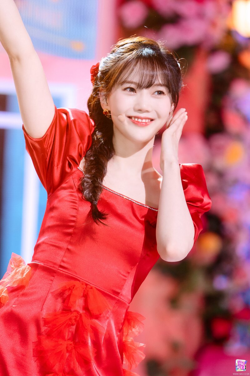 220403 OH MY GIRL Hyojung - 'Real Love' at Inkigayo documents 11