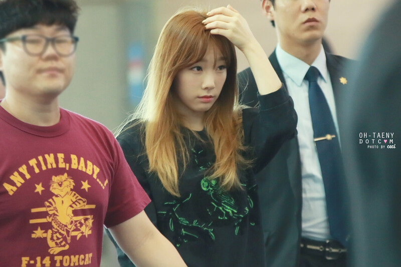 140802 Girls' Generation Taeyeon at Incheon & Hong Kong Airport documents 5