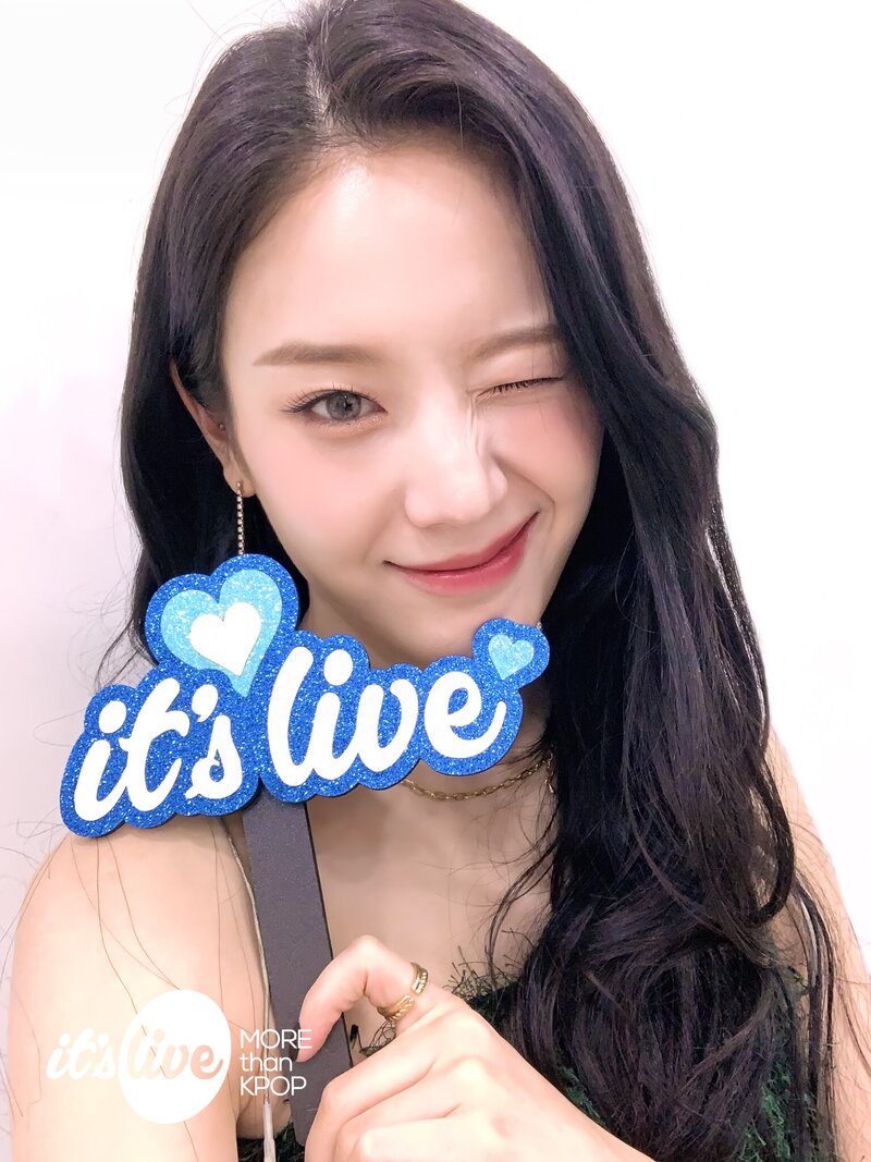 220203 itsLIVE Twitter Update - fromis_9 documents 7