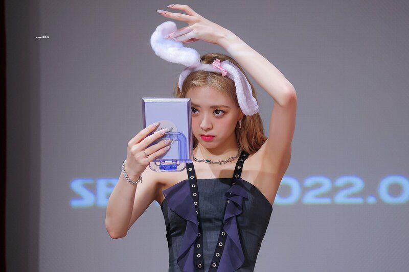 220724 ITZY Yuna - Fansign Event documents 5