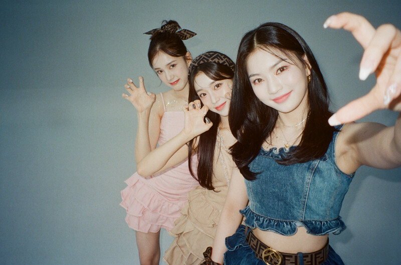 220831 M2 Twitter Update - STAYC August Film Camera Photos documents 4