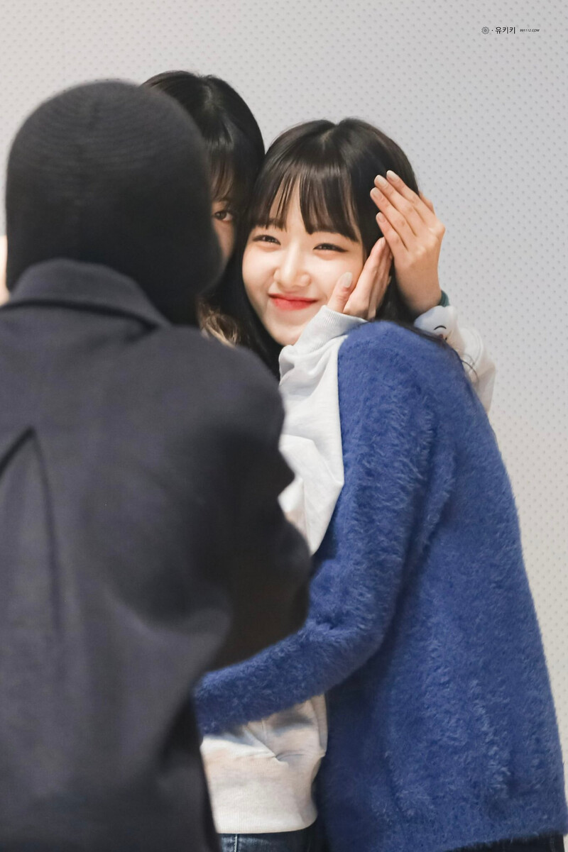 211211 Weki Meki Yoojung at 'I AM ME.' Fansign documents 3