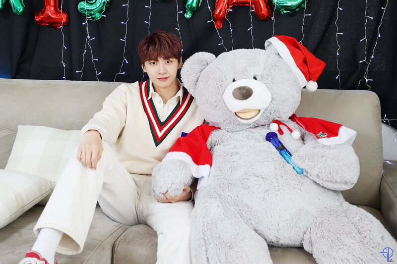 211225 - Naver - Bang All Night Christmas Version Behind Photos documents 11