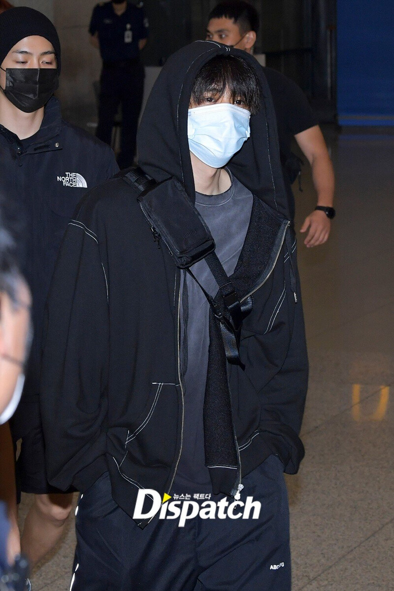 220614 THE BOYZ Sunwoo At Incheon International Airport documents 1