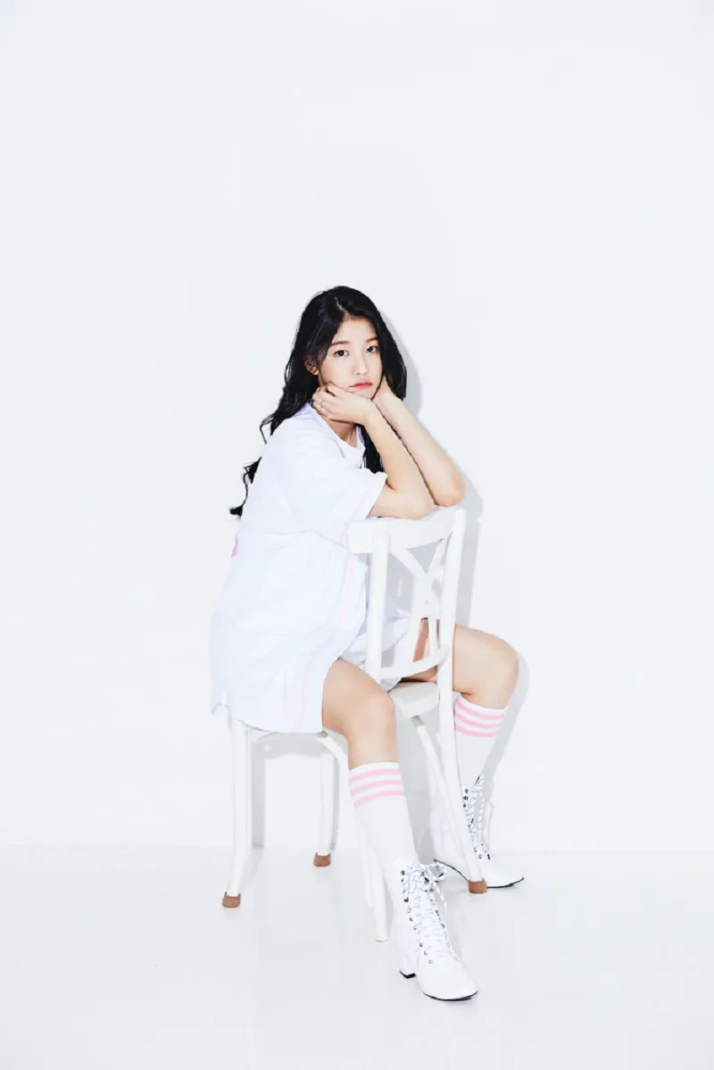 AQUA_Hyeonju_Official_profile_photo_2.png