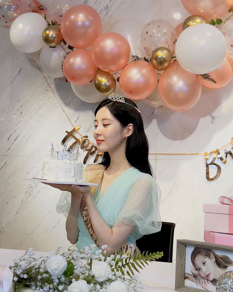 220628 GIRL'S GENERATION Seohyun Instagram Update documents 6