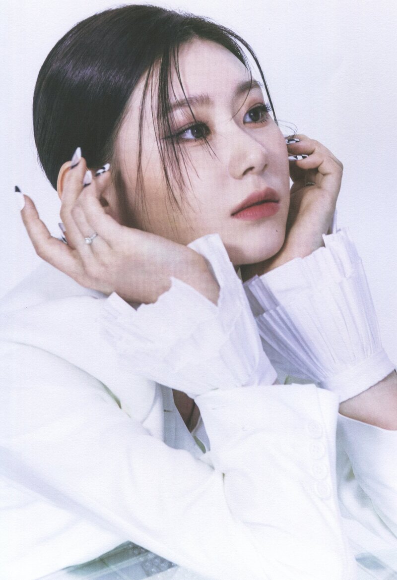 ITZY 'CHECKMATE' Album Scans (Chaeryeong ver.) documents 24