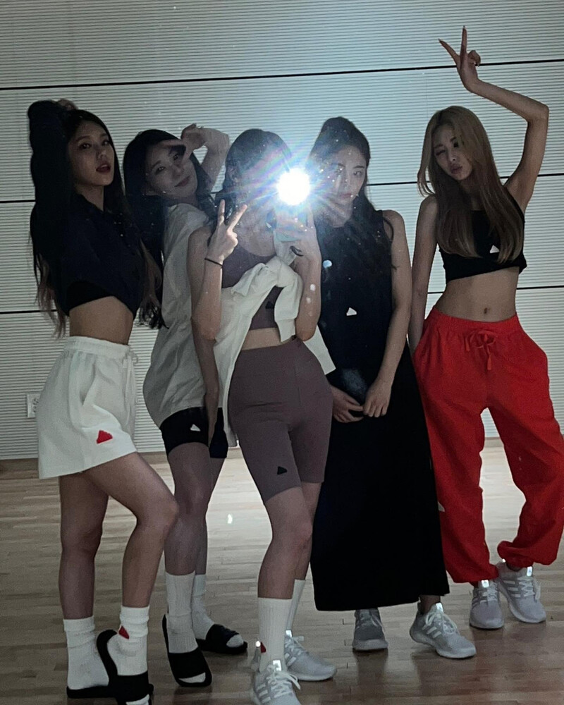 220708 ITZY Instagram Update documents 3