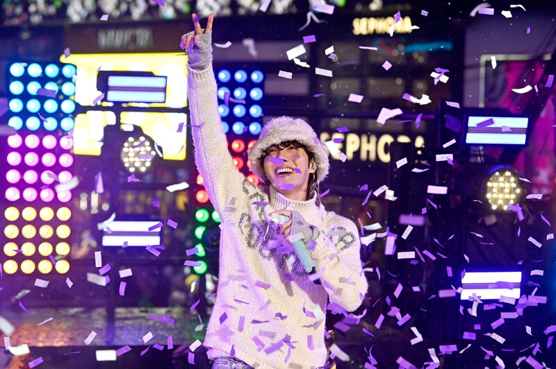 221231 j-hope at Dick Clark's New Year's Rockin Eve documents 13