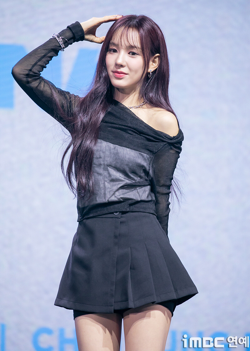 241125 izna Ryu Sarang - at First mini-album 'N/a' Showcase Event documents 3