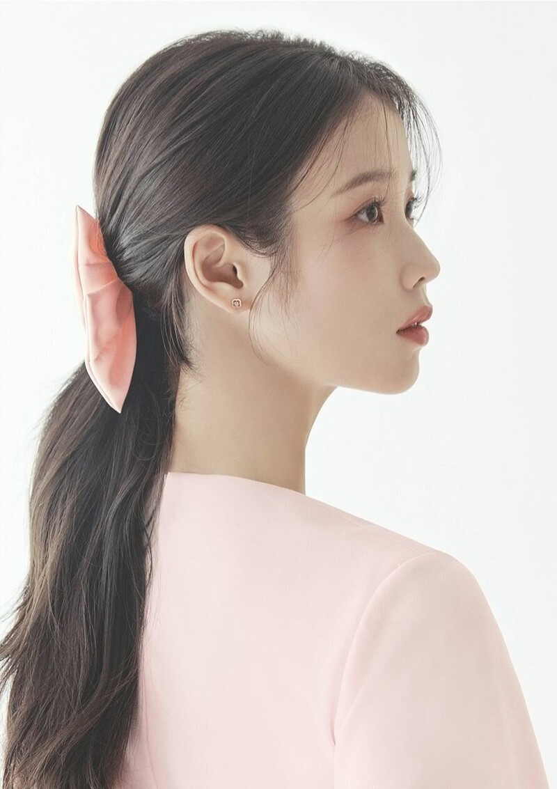 IU for J.ESTINA "White Day Campaign" documents 3