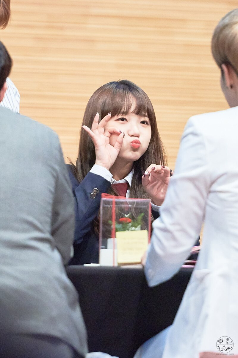 180519 Weki Meki Yoojung at 'Lucky' Gangbyeon Fansign documents 3