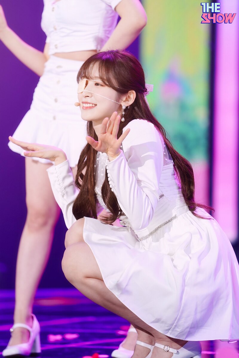 220405 OH MY GIRL 'Real Love' at The Show documents 27