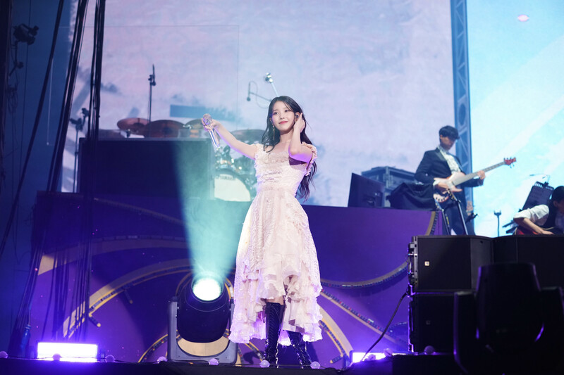 220917 IU - 'The Golden Hour' Concert documents 9