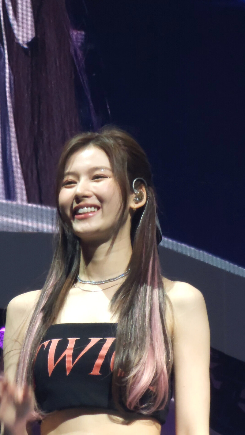 230503 TWICE Sana - ‘READY TO BE’ World Tour in Sydney Day 2 documents 12