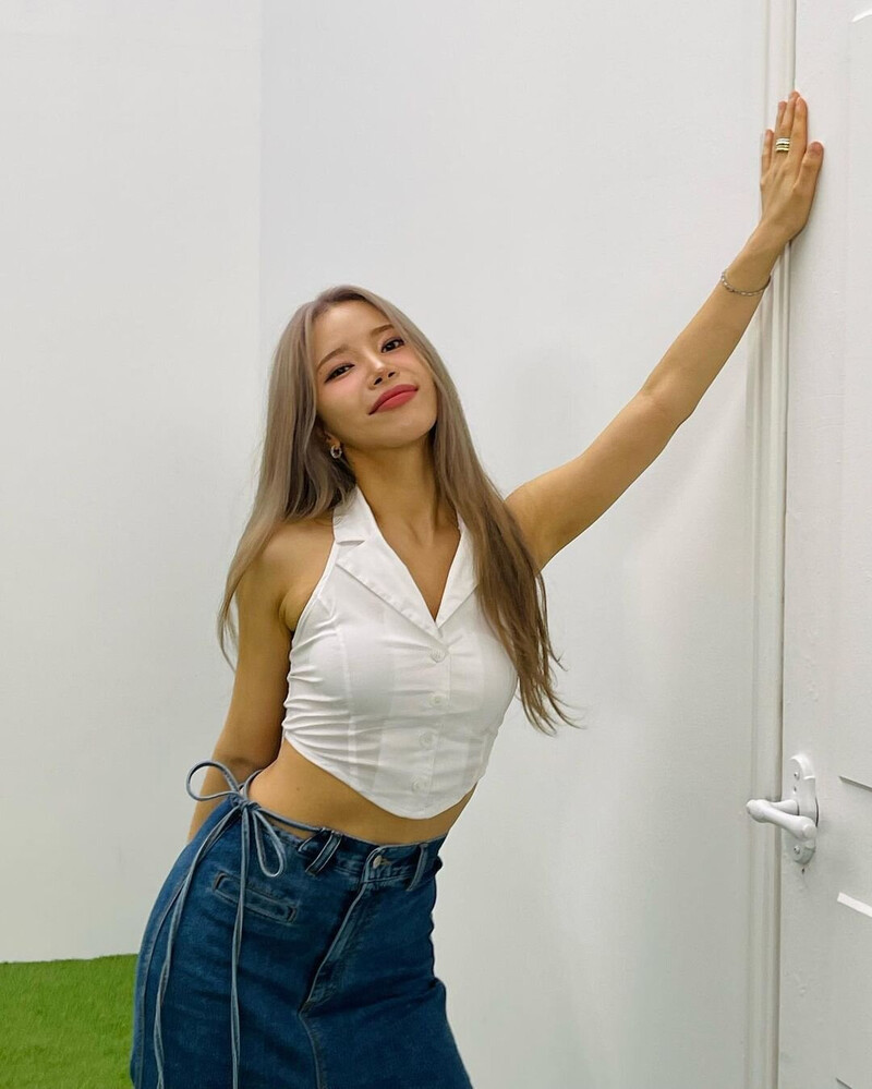 230803 Solar Instagram Update - MAMAMOO+ documents 5