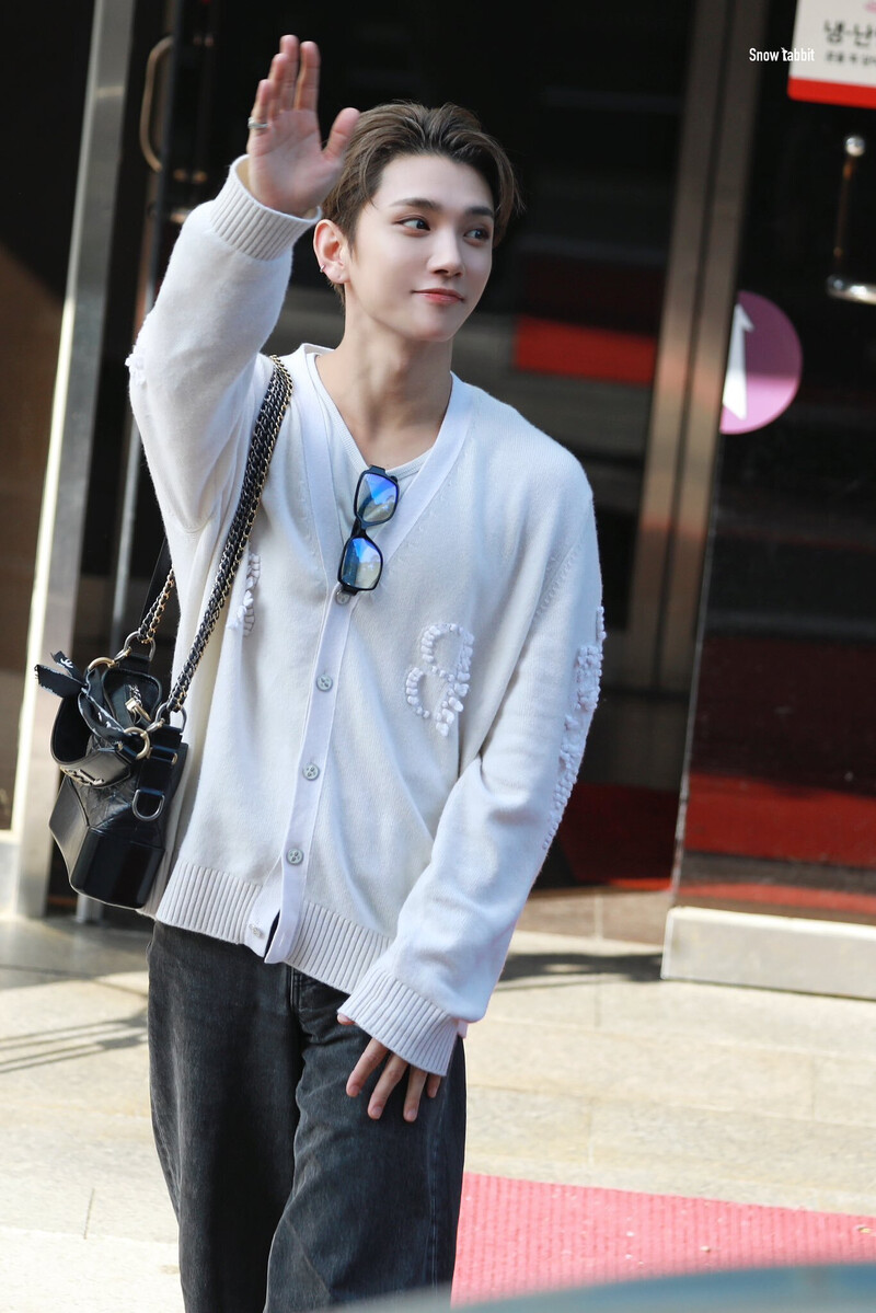 240503 SEVENTEEN Joshua - Music Bank Commute documents 6