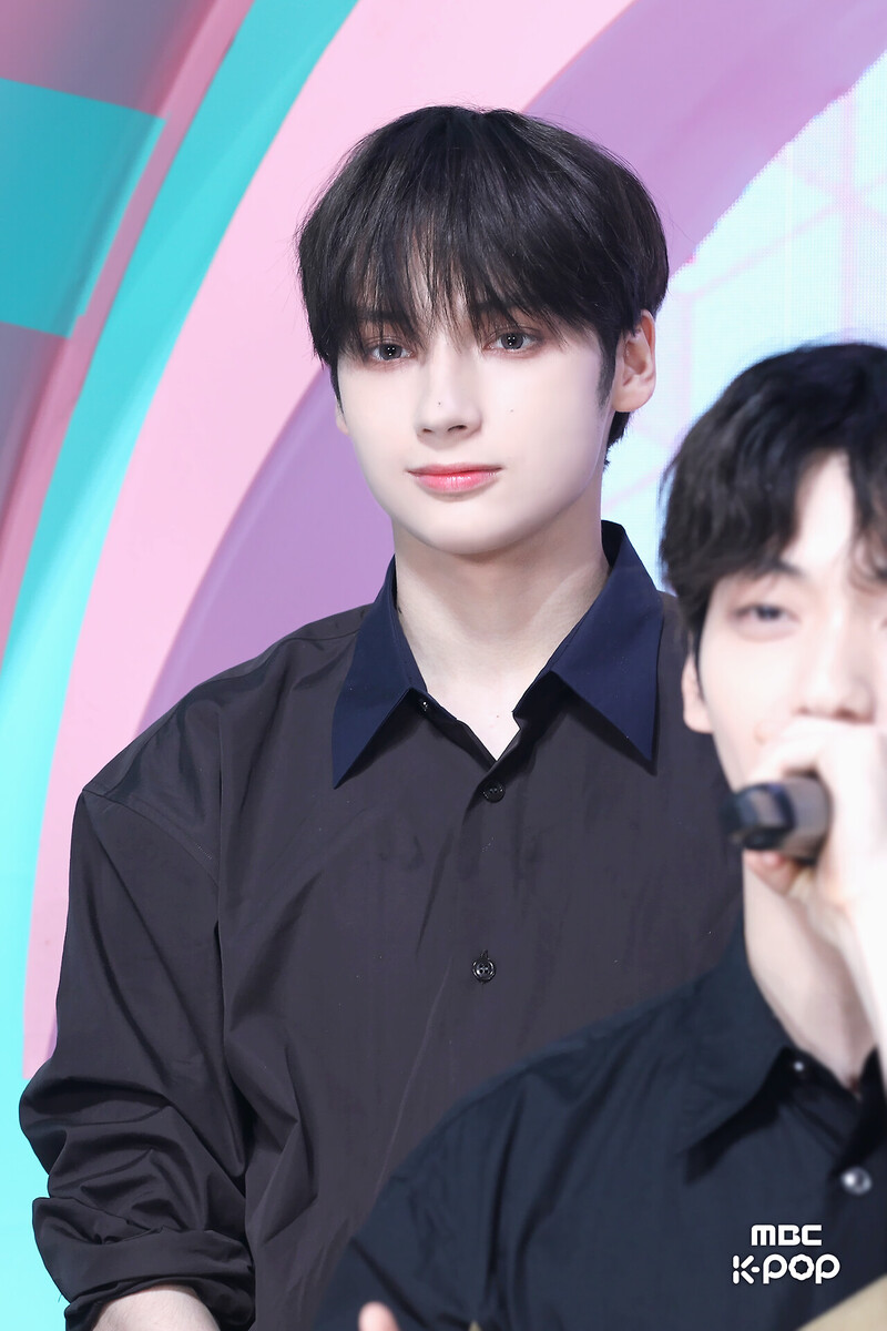 241109 TXT Huening Kai - 'Over the Moon' at Music Core documents 4