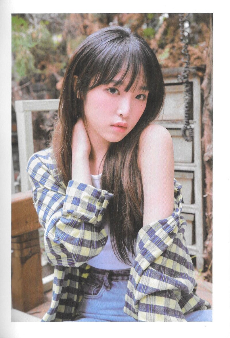 Choi Yena "About Yena" Photobook [SCANS] documents 9