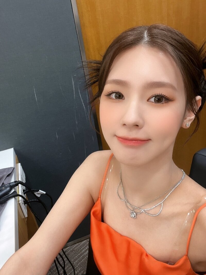 220210 (G)I-DLE Miyeon SNS Update documents 9