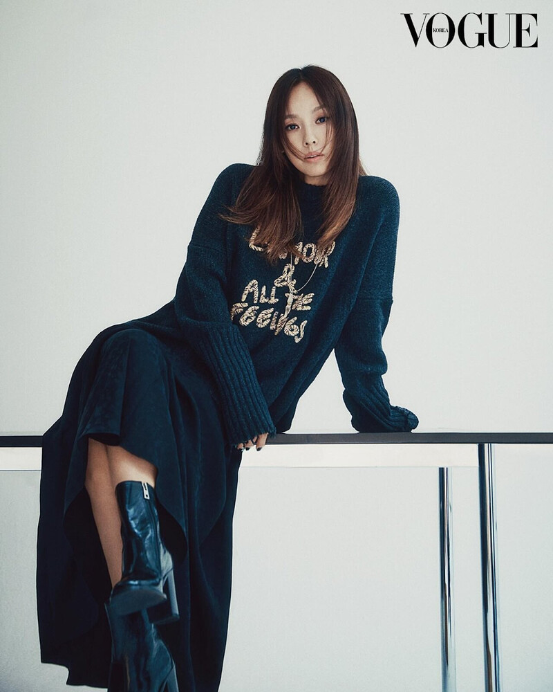 Lee Hyori for to VOGUE Korea magazine. documents 10