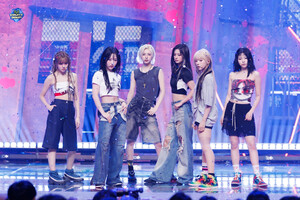 240822 NMIXX - 'See that?' + 'Love is Lonely' at M Countdown