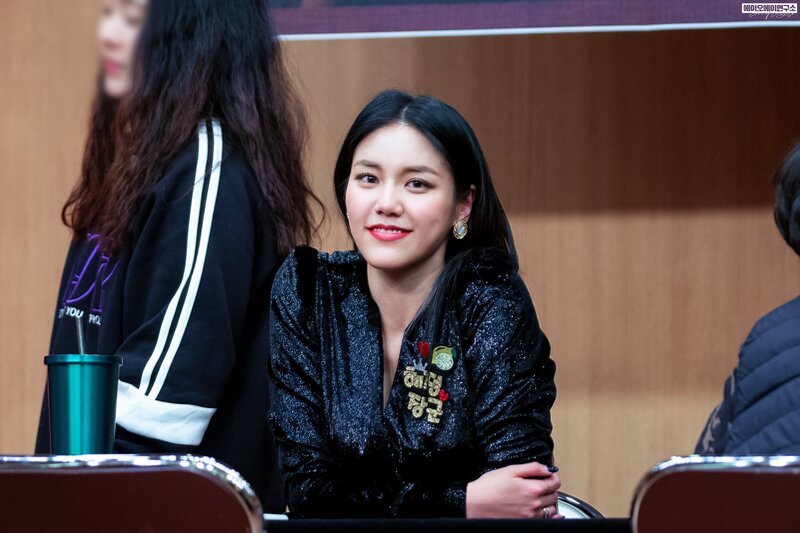 191129 AOA Seolhyun at 'NEW MOON' Fansign documents 2