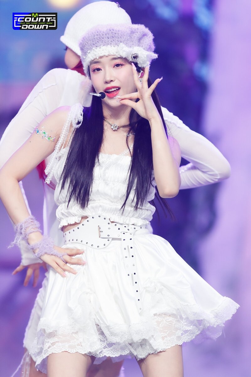 220721 STAYC Sumin 'BEAUTIFUL MONSTER' at M Countdown documents 4